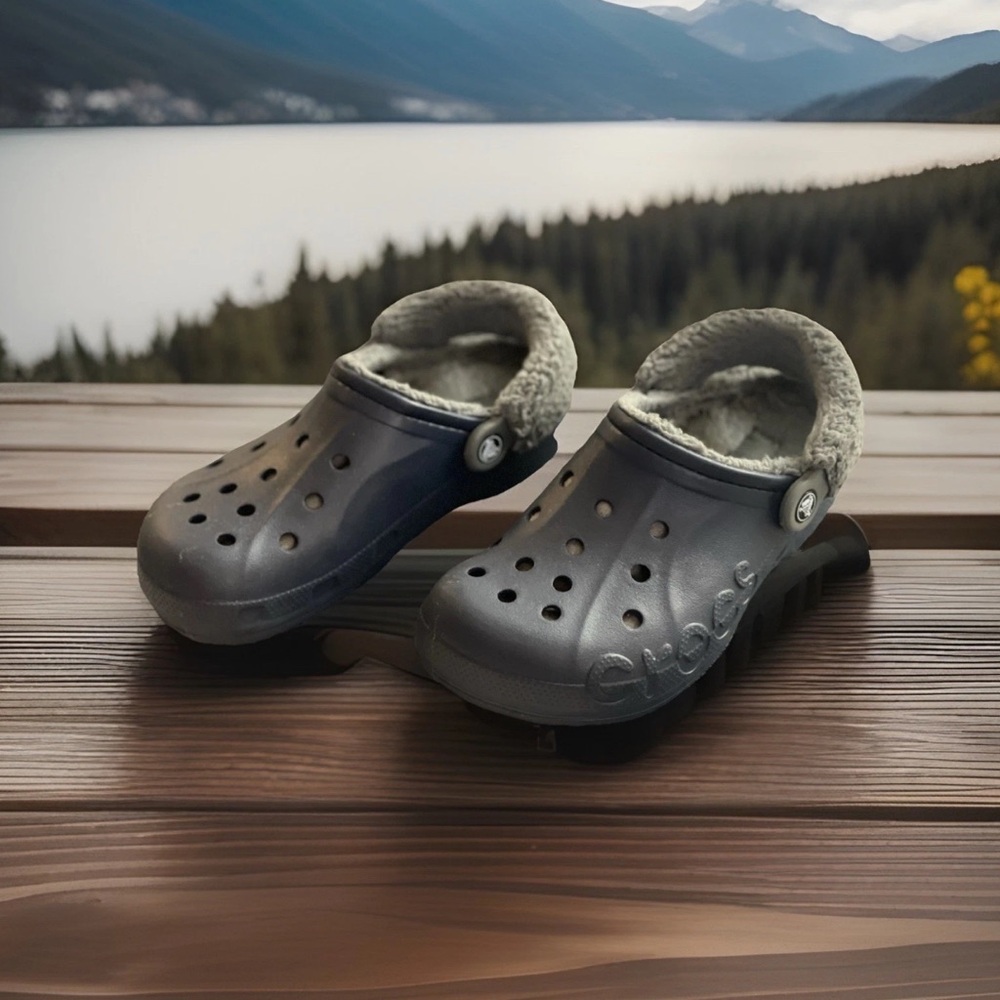 🌸SOLD🌸Crocs Unisex Adult Classic Baya Lined Fuzzy Strap Clog Navy Gray Lining 8M